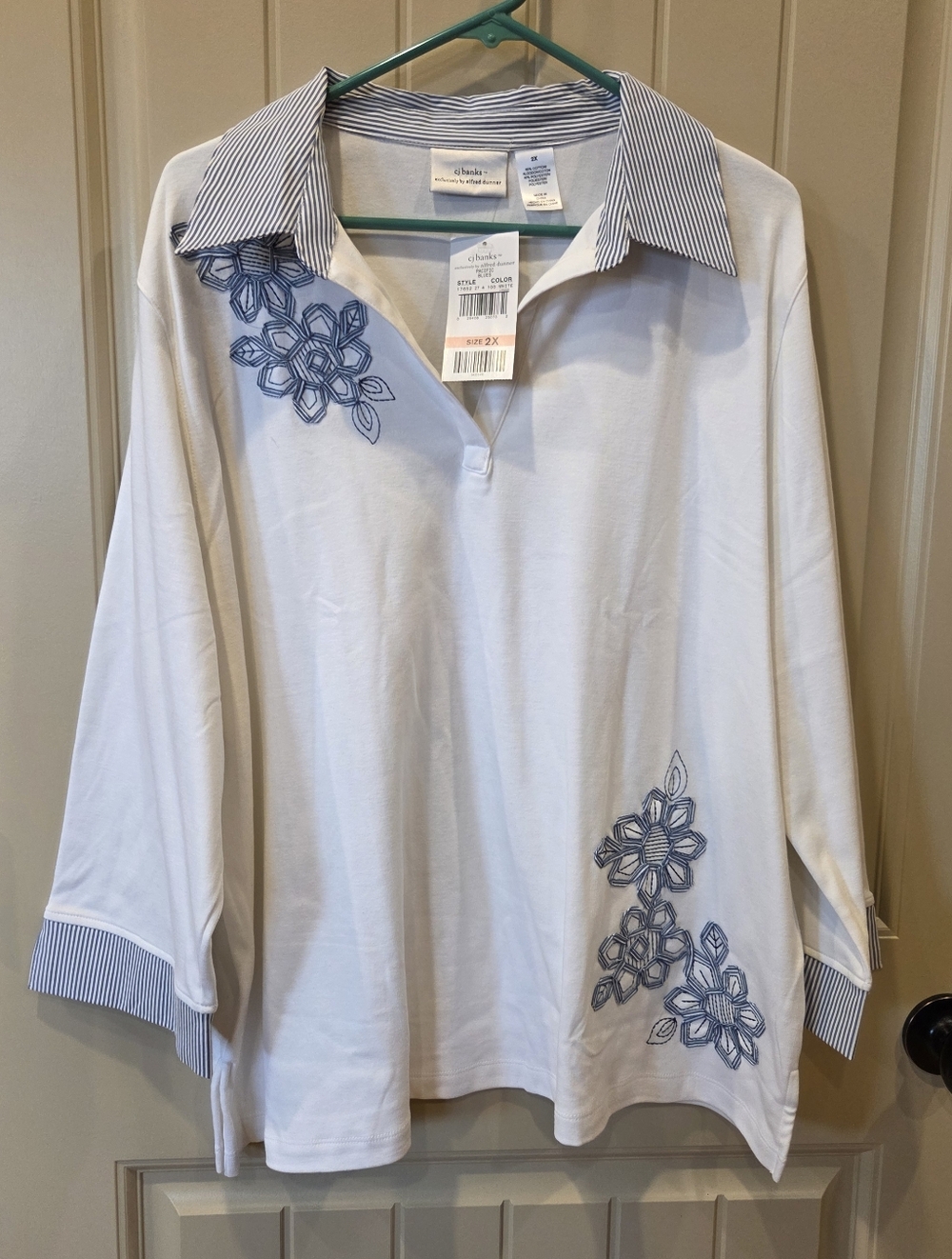 NWT CJ Banks x Alfred Dunner 2X White Knit Top Blue Floral Applique & Stripes